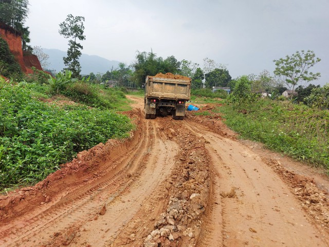Phú Thọ: Ngang nhiên khai thác đất trái phép tại huyện Cẩm Khê - Ảnh 4.