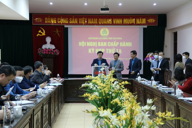 Thái Bình: Bầu bổ sung chức danh phó chủ tịch LĐLĐ tỉnh khóa XXIII nhiệm kỳ 2018 - 2023 - Ảnh 1.
