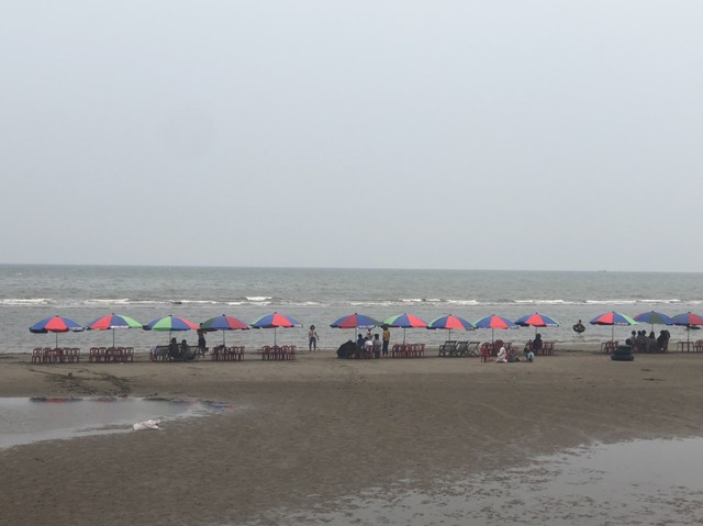 Thái Bình: Bãi biển Cồn Vành thu hút hàng nghìn lượt du khách đổ về trong dịp nghỉ lễ Giỗ tổ Hùng Vương - Ảnh 4.