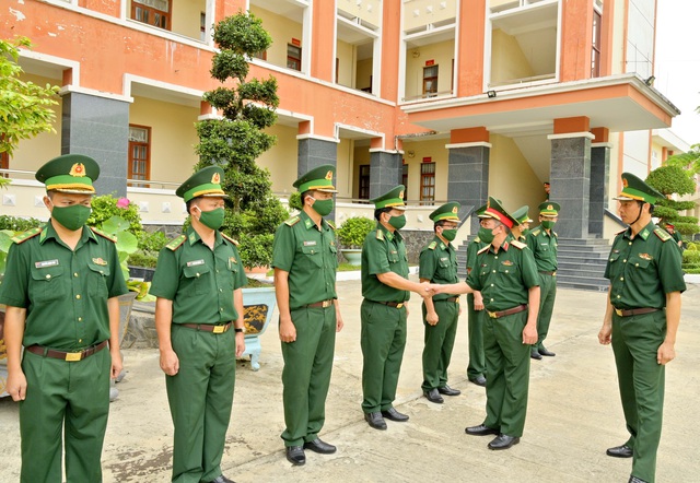 Thiếu tướng Trần Hồng Công - Phó Cục trưởng Cục tác chiến, Bộ Tổng tham mưu Quân đội nhân dân Việt Nam đến làm việc với BĐBP tỉnh Kiên Giang.