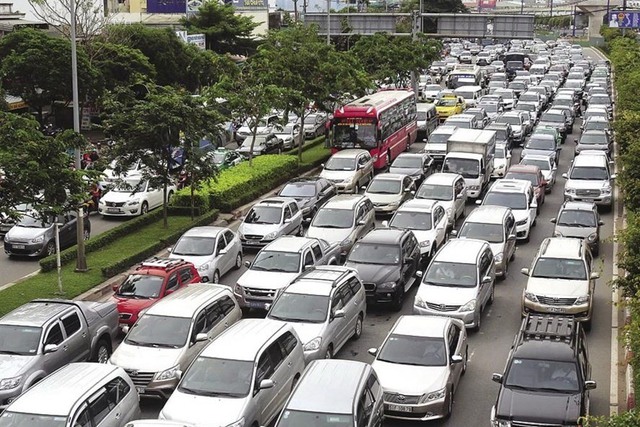 Sở GTVT TP Hồ Chí Minh đề xuất lập dự án thu phí ô tô vào trung tâm thành phố - Ảnh 1.