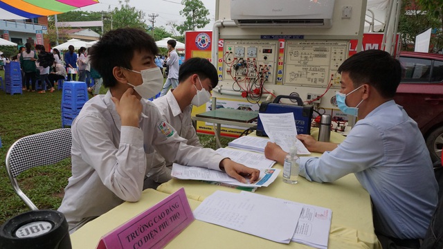 Trường Cao đẳng Cơ điện Phú Thọ tham gia Ngày hội tư vấn hướng nghiệp, tuyển sinh 2022 - Ảnh 2.