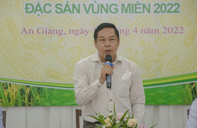 Ông Lê Trung Hiếu - Giám đốc Trung tâm Xúc tiến Thương mại và Đầu tư tỉnh An Giang thông tin tại buổi họp báo.