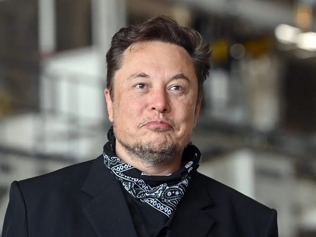 Tỷ phú Elon Musk tiết lộ không có nhà, phải ngủ nhờ nhà bạn - Ảnh 1.