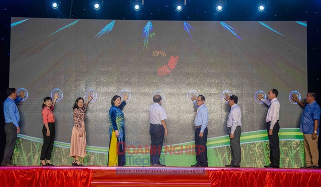 Các đại biểu bấm nút, chính thức khai mạc Ngày hội Mắm Châu Đốc, An Giang - Đặc sản các vùng miền năm 2022.