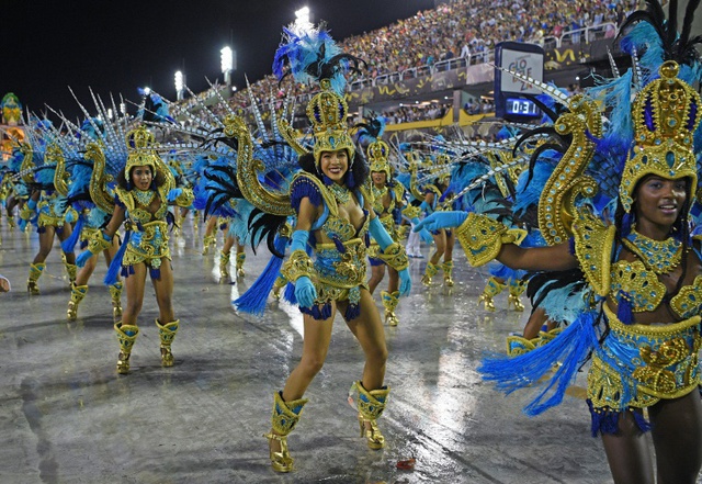 Lễ hội Rio Carnival rộn ràng trở lại Brazil - Ảnh 2.