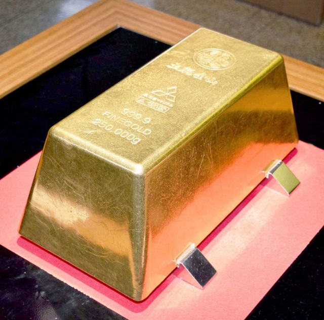 Thỏi vàng lớn nhất thế giới tăng giá gấp 5 lần - Ảnh 1.