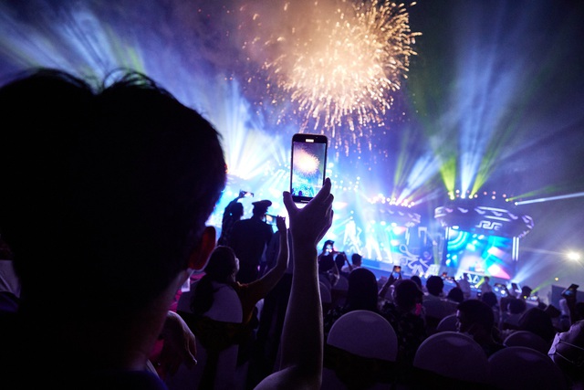 Hàng ngàn người tham dự đêm khai mạc Lễ hội Du lịch biển 2022 tại Sầm Sơn - Ảnh 10.