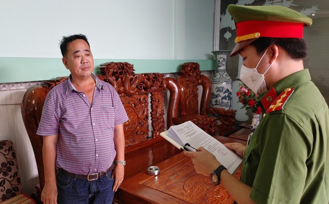 Cơ quan điều tra đọc lệnh khởi tố vụ án, khởi tố bị can Ngô Phú Cường.