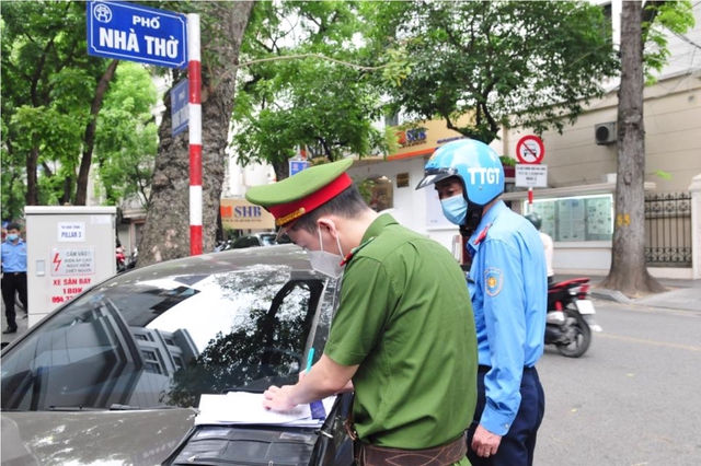 Đội Quản lý TTXD Đô thị quận Hoàn Kiếm: Tổ chức ra quân đảm bảo trật tự văn minh đô thị - Ảnh 6.