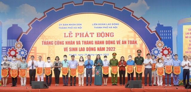 Hà Nội phát động “Tháng Công nhân, Tháng hành động về an toàn vệ sinh lao động năm 2022”  - Ảnh 1.