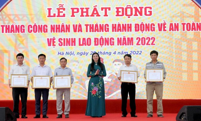 Hà Nội phát động “Tháng Công nhân, Tháng hành động về an toàn vệ sinh lao động năm 2022”  - Ảnh 4.