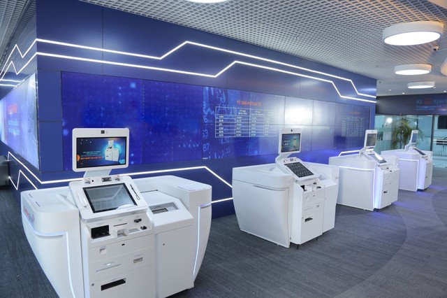 Tập đoàn Công nghệ Unicloud tiên phong cung cấp giải pháp máy giao dịch ngân hàng tự động STM  - Ảnh 2.