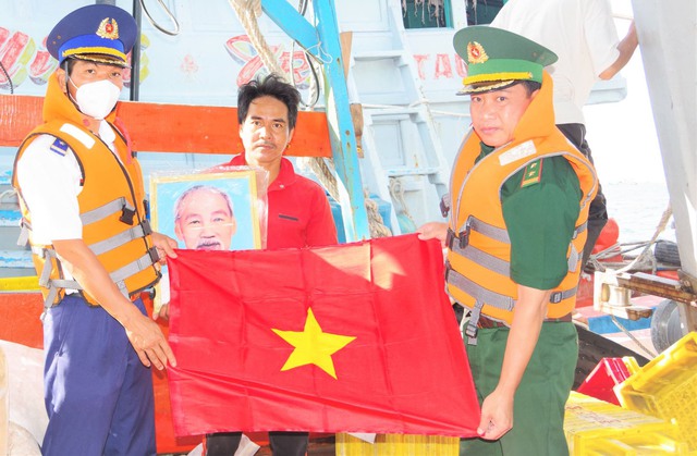 Kiên Giang: Tuyên truyền ngư dân chấm dứt tình trạng khai thác hải sản trái phép - Ảnh 11.
