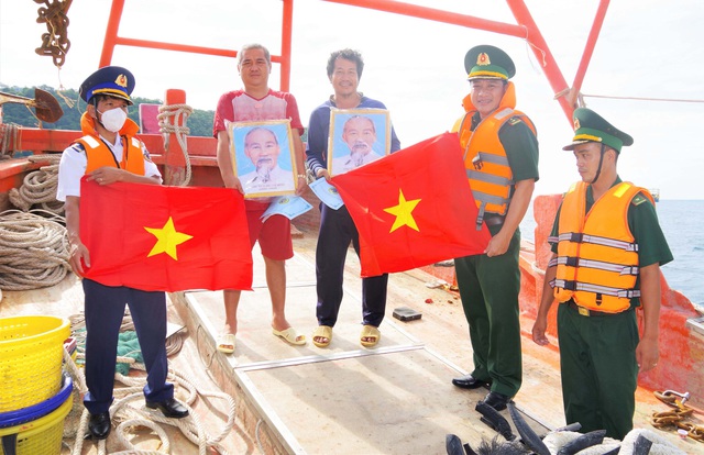 Kiên Giang: Tuyên truyền ngư dân chấm dứt tình trạng khai thác hải sản trái phép - Ảnh 3.
