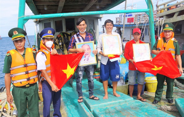 Kiên Giang: Tuyên truyền ngư dân chấm dứt tình trạng khai thác hải sản trái phép - Ảnh 5.