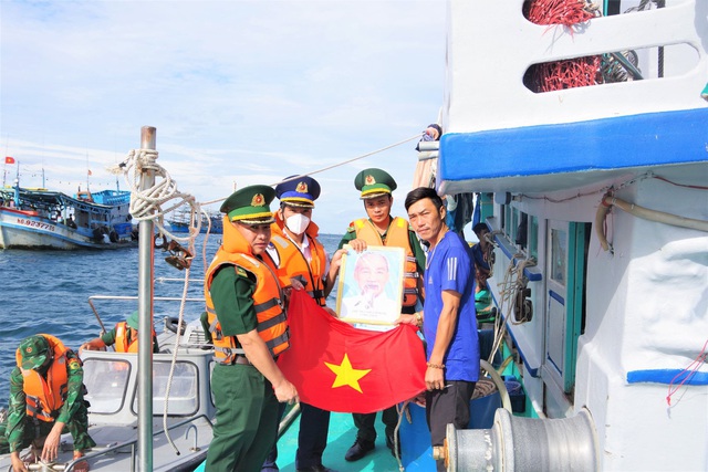 Kiên Giang: Tuyên truyền ngư dân chấm dứt tình trạng khai thác hải sản trái phép - Ảnh 7.