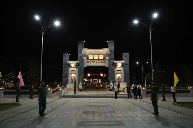 Chủ tịch nước Nguyễn Xuân Phúc dự Lễ Khánh thành Đền thờ Vua Hùng tại TP Cần Thơ - Ảnh 5.
