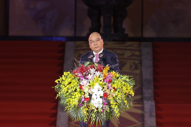 Chủ tịch nước Nguyễn Xuân Phúc dự Lễ Khánh thành Đền thờ Vua Hùng tại TP Cần Thơ - Ảnh 7.