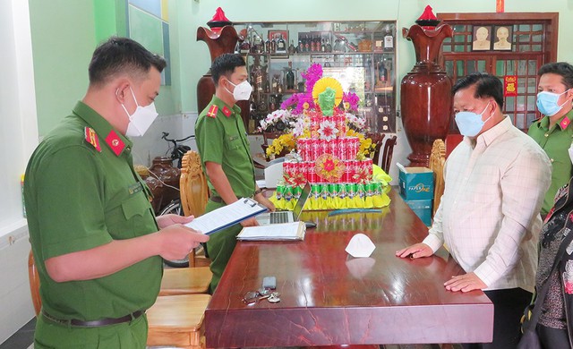 Thi hành Lệnh khám xét khẩn cấp nơi ở của bị can Nguyễn Bá Quận