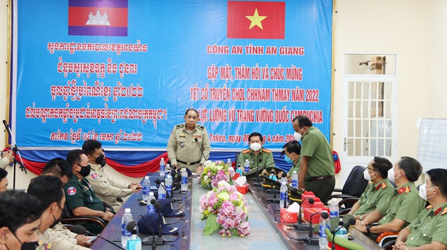 Lãnh đạo Công an tỉnh Kandal cảm ơn Đại tá Đinh Văn Nơi và Công an tỉnh An Giang đã hỗ trợ các lực lượng vũ trang Campuchia thời gian qua.