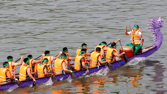 Phú Thọ: Tổ chức cuộc đua bơi chải mở rộng 2022 trên hồ Công viên Văn Lang - Ảnh 3.