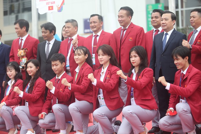 Chân dung VĐV Taekwondo Lê Trần Kim Uyên tại Lễ thượng cờ SEA Games 31 - Ảnh 3.
