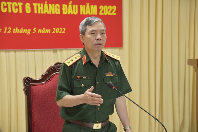 Thượng tướng Đỗ Căn - Phó Chủ nhiệm Tổng cục Chính trị phát biểu tại buổi làm việc với Bộ chỉ huy BĐBP tỉnh Kiên Giang.