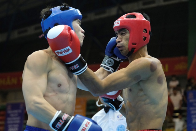 Kick boxing SEA Games 31: Nguyễn Quang Huy thắng đậm trên sân nhà - Ảnh 2.