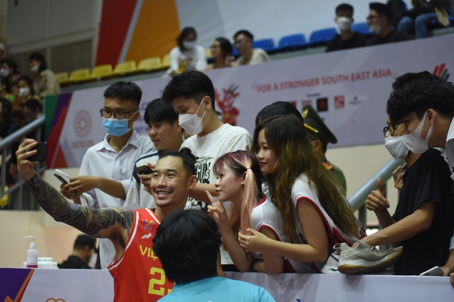 Bóng rổ SEA Games 31: NTĐ Thanh Trì rực cháy với màn trình diễn của Đội tuyển Việt Nam - Ảnh 2.