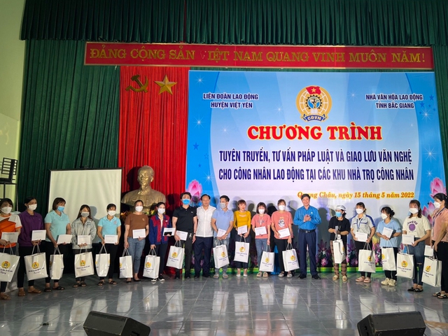 Liên đoàn lao động tỉnh Bắc Giang tổ chức chương trình tuyên truyền, tư vấn pháp luật cho công nhân lao động - Ảnh 3.