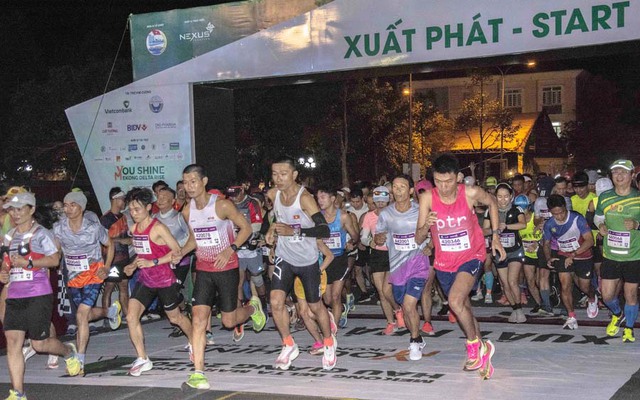 Mekong Delta Marathon năm 2022 chính thức khai mạc và thi đấu từ 4h đến 12h trưa ngày 17/7/2022 với các cự ly 5km, 10km, 21km và 42km.