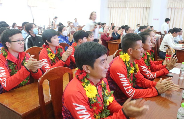 Các Vận động viên, Huấn luyện viên tỉnh Hậu Giang đạt thành tích cao tại Đại hội Thể thao Đông Nam Á lần thứ 31.