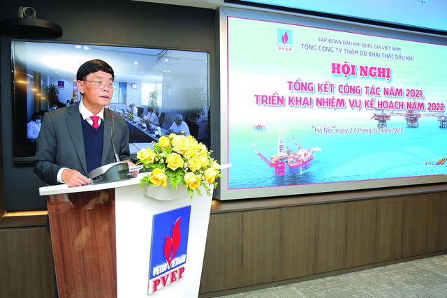 Ông Trần Quốc Việt - Chủ tịch HĐTV PVEP biểu chỉ đạo tạo Hội nghị tổng kết công tác năm 2021, triển khai nhiệm vụ năm 2022.