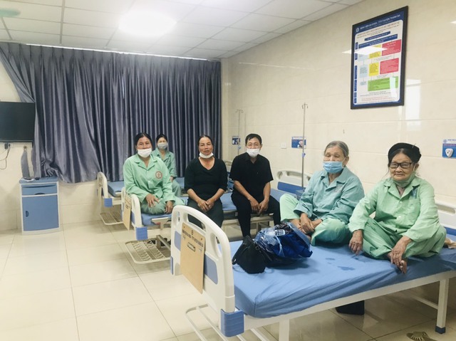 Phú Thọ: Hơn 120 bệnh nhân nghèo được mổ mắt miễn phí  - Ảnh 2.