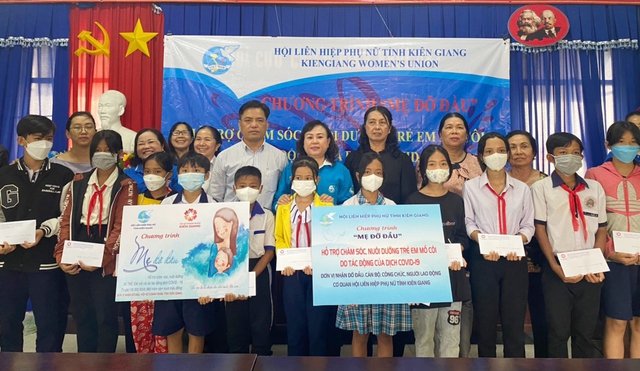 Chương trình &quot;Mẹ đỡ đầu - Chia sẻ yêu thương&quot; do Hội Liên hiệp phụ nữ tỉnh phối hợp với Hội Nữ Doanh nhân tỉnh Kiên Giang đã hỗ trợ, nuôi dưỡng 31 trẻ em mồ côi, mỗi em 5 triệu đồng/năm.