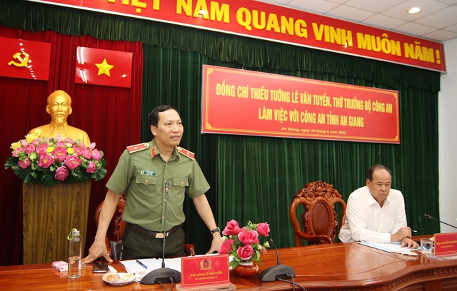 Thứ trưởng Lê Văn Tuyến phát biểu kết luận tại buổi làm việc.