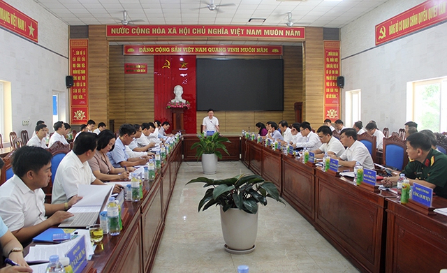 Nghệ An: Chủ tịch UBND tỉnh Nguyễn Đức Trung làm việc với lãnh đạo huyện Nghĩa Đàn - Ảnh 1.
