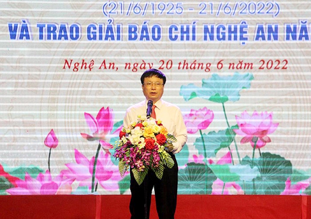 Nghệ An: Tổ chức  kỷ niệm 97 năm ngày báo chí cách mạng Việt Nam và trao giải báo chí năm 2021. - Ảnh 4.