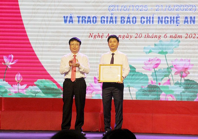 Nghệ An: Tổ chức  kỷ niệm 97 năm ngày báo chí cách mạng Việt Nam và trao giải báo chí năm 2021. - Ảnh 6.