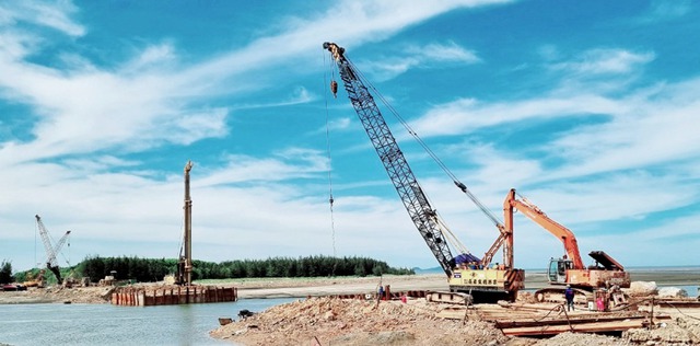 Nghệ An: Sở Giao thông vận tải quyết liệt chỉ đạo, thi công dự án Đường ven biển - Ảnh 2.