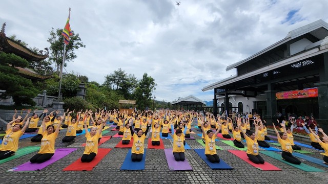 Sôi động “Ngày quốc tế Yoga lần thứ 8” tại Sa Pa - Ảnh 4.