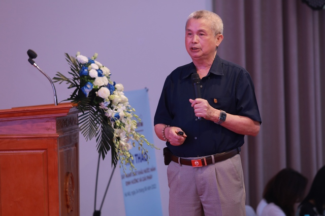 Tiến sĩ Trần Đáng - Chủ tịch Hiệp hội Nước mắm Việt Nam trình bày áo cáo “Lợi ích của nước mắm với sức khỏe con người”