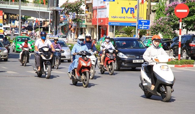 Thủ đô Hà Nội nắng nóng kéo dài hết ngày 29/6 - Ảnh 1.