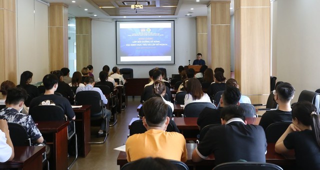 Trường Đại học Kinh doanh và Công nghệ Hà Nội khai giảng lớp đào tạo bồi dưỡng kỹ năng xác định mục tiêu và lập kế hoạch - Ảnh 1.
