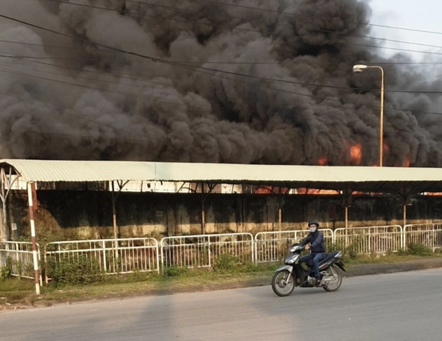 Hỏa hoạn xảy ra sáng 08/04/2022 tại Công ty cổ phần May quốc tế Vietpan-Pacific (đường Xương Giang, thành phố Bắc Giang, tỉnh Bắc Giang).