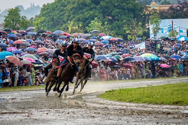 Độc đáo lễ hội đua ngựa tại Festival cao nguyên trắng Bắc Hà - Ảnh 1.