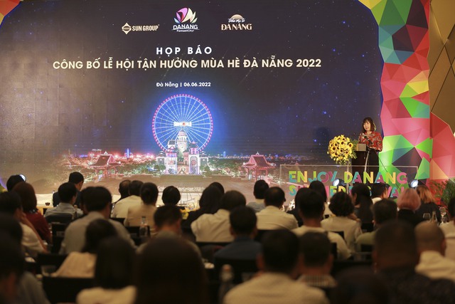 Bà Trương Thị Hồng Hạnh - GĐ Sở Du lịch ĐN phát biểu tại sự kiện họp báo