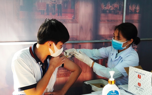 Thanh Hóa triển khai tiêm vaccine phòng Covid-19 mũi nhắc lại lần thứ 2 - Ảnh 1.