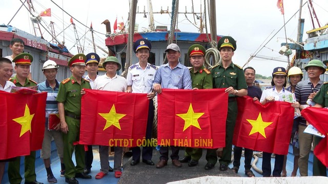 Thái Bình: Tuyên truyền pháp luật phòng, chống ma túy cho người dân và ngư dân tại cảng cá Tân Sơn, xã Thụy Hải, huyện Thái Thụy - Ảnh 2.